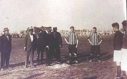 7-de-abril-de-1927-Se-inaugura-el-estadio-de-Almagro-en-parque-chas-225x140@2x