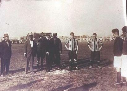 7-de-abril-de-1927-Se-inaugura-el-estadio-de-Almagro-en-parque-chas-430x307